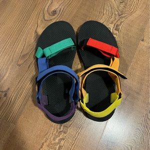 Teva Original Universal Pride Collection Women’s Size 8